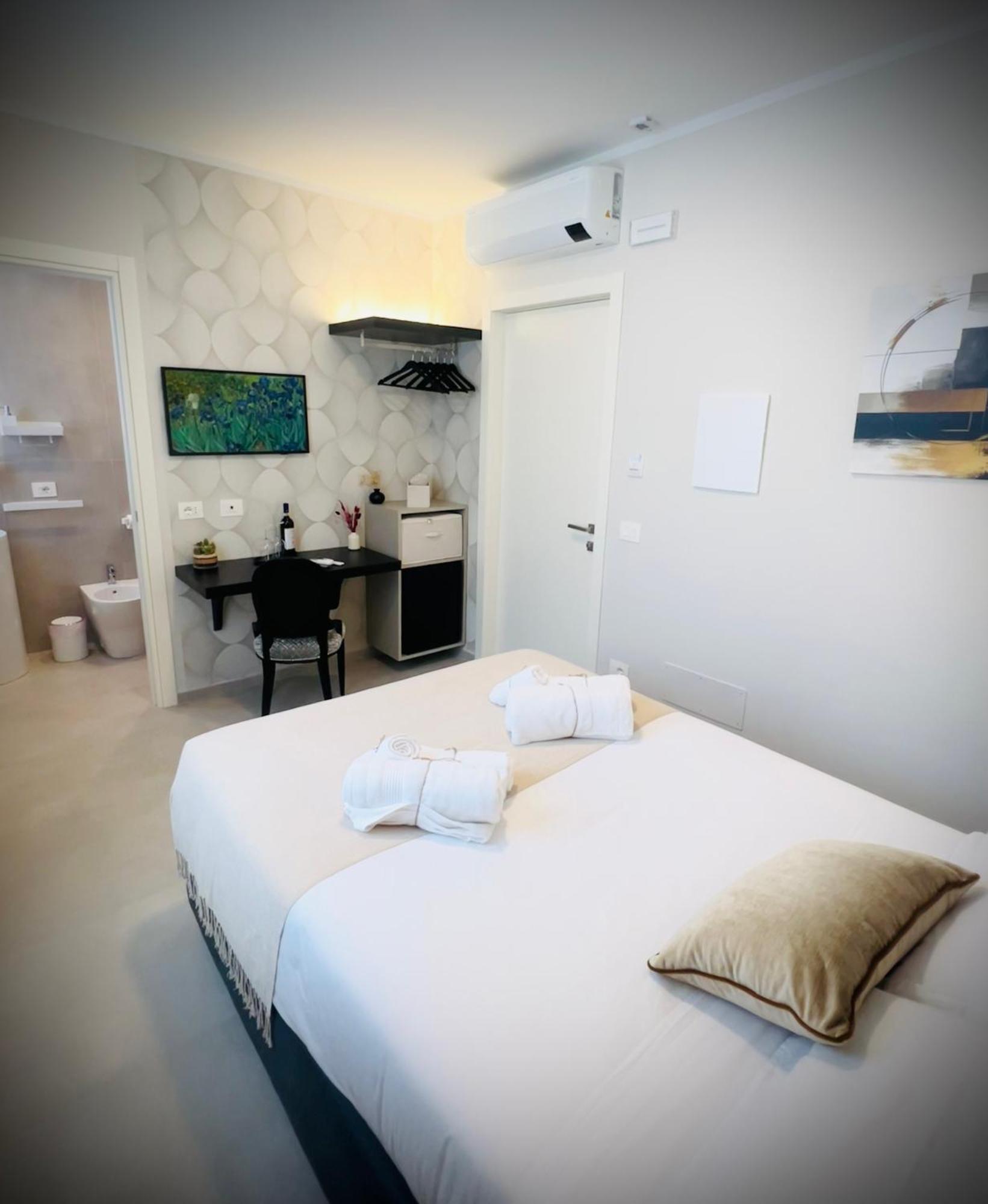 Lucentum Bed and Breakfast Prato  Exteriör bild